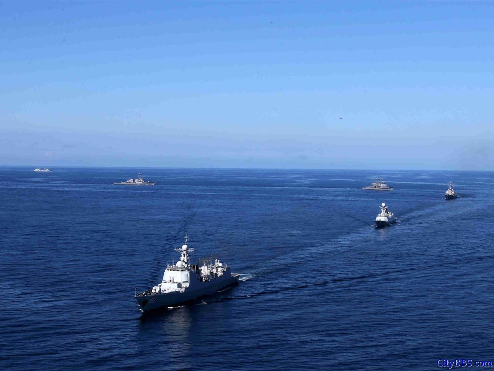 中美军舰南海相遇