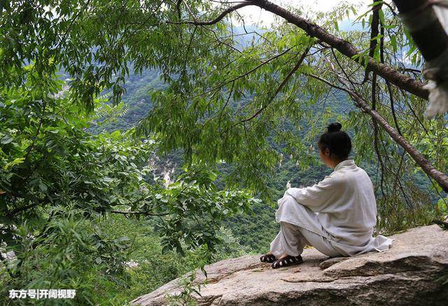 80后女硕士逃离红尘世间独自隐居终南山修道