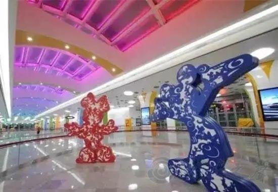 上海最美最长地铁站