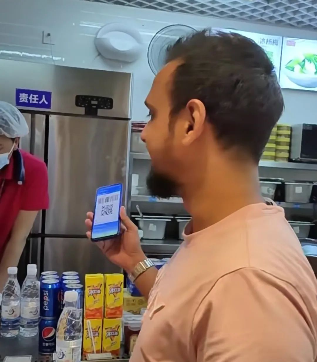 来自奥地利的老外说自己早在探索中完成了精神归化