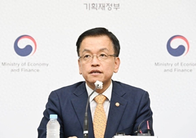 韩国新任代总统崔相穆
