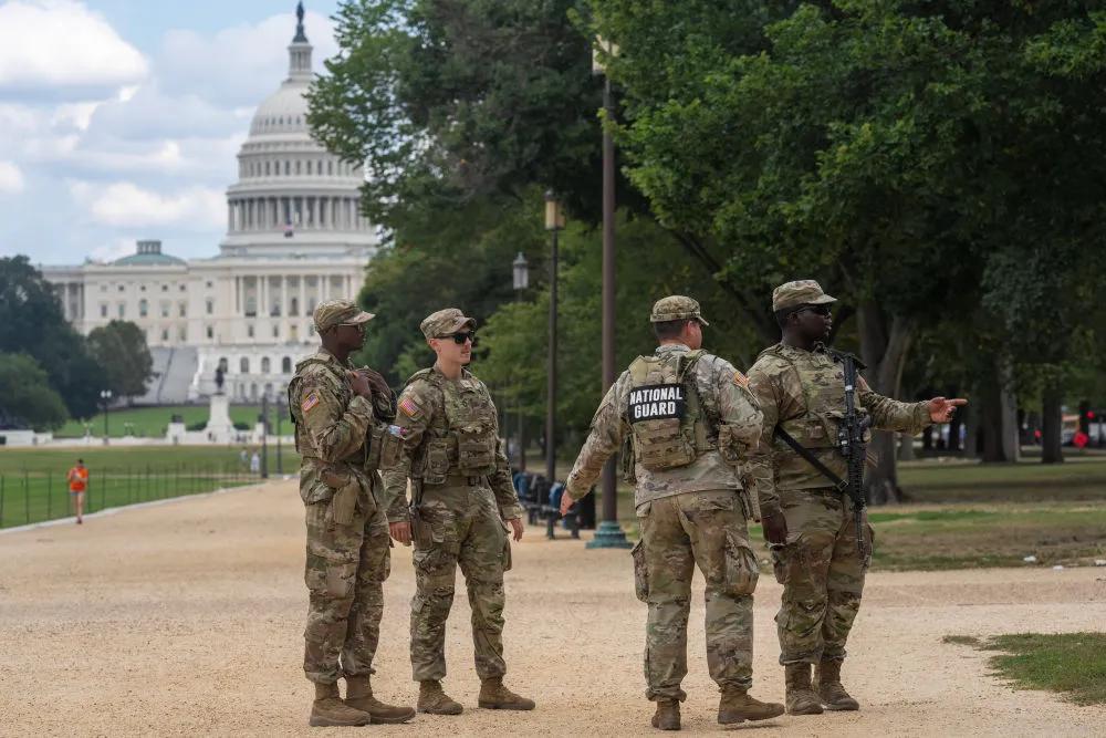 国民警卫队成员在美国首都华盛顿巡逻
